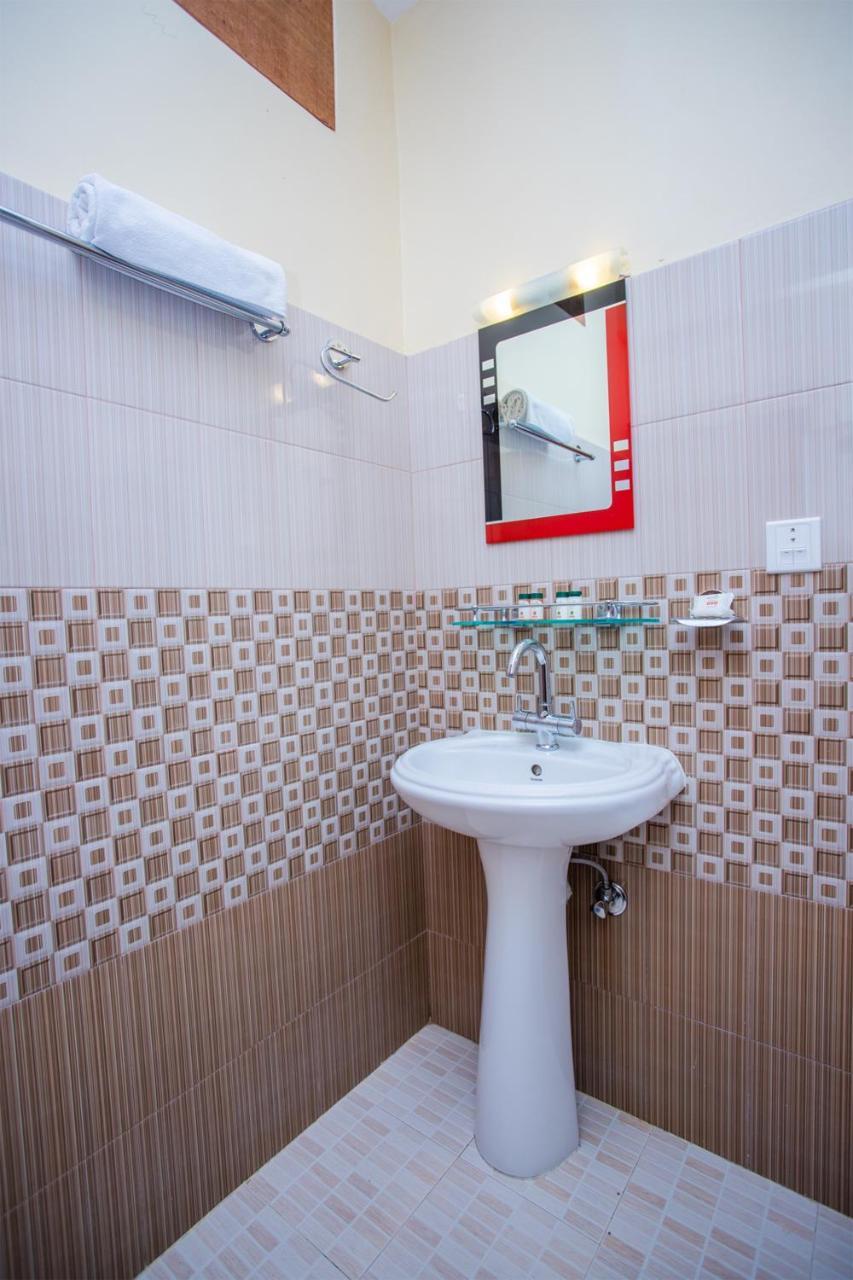 Silver Sky Hotel Pokhara Dış mekan fotoğraf