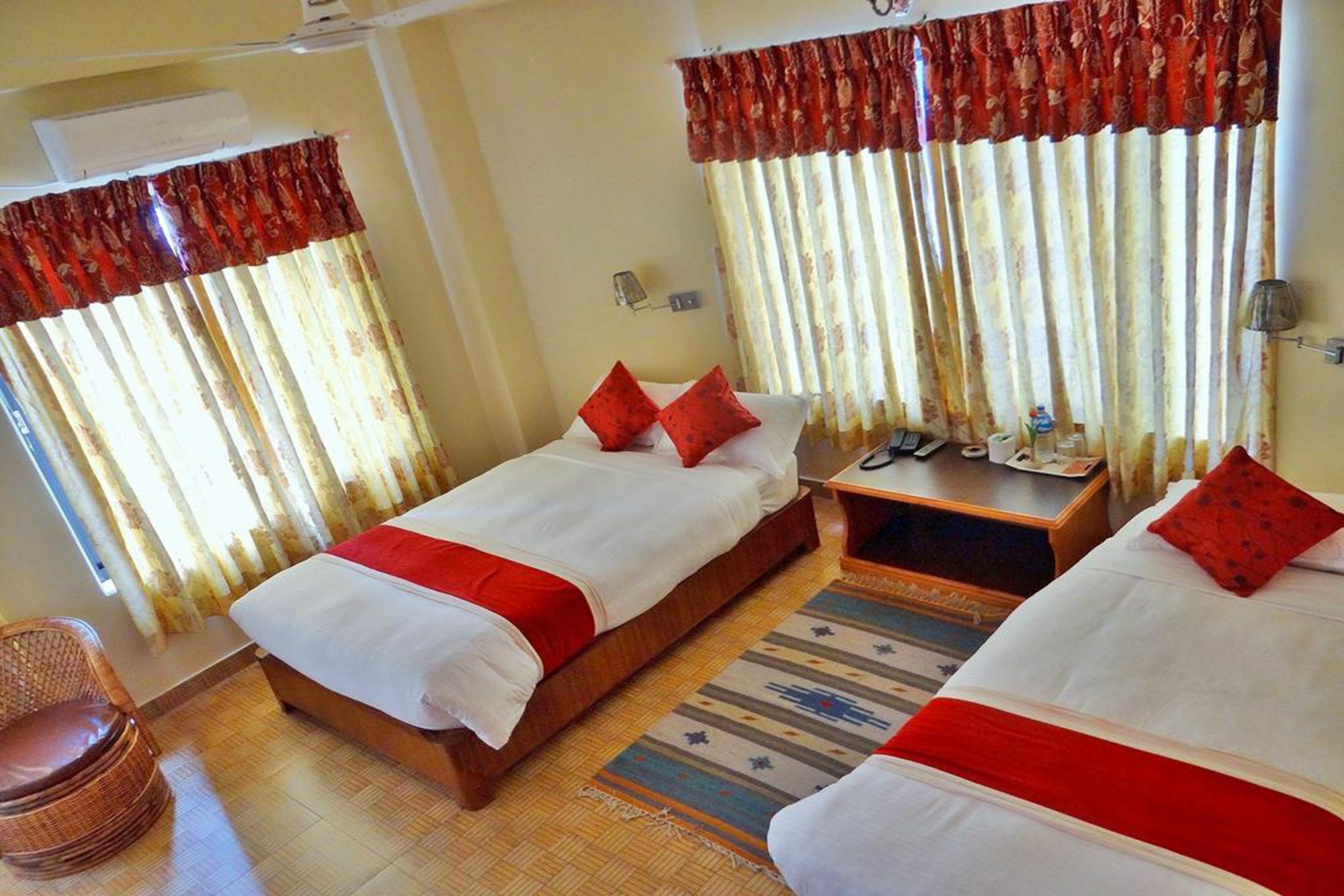 Silver Sky Hotel Pokhara Dış mekan fotoğraf